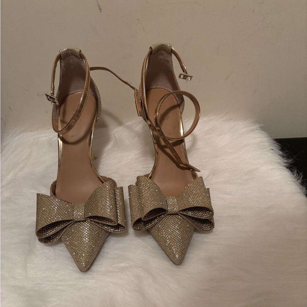 INC International Concepts Gold Bow Heels